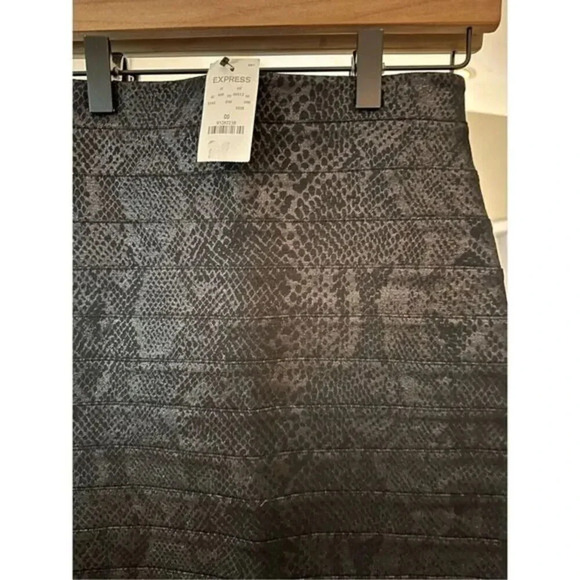 Express NWT Size 00 Bondage Skirt Black - Picture 4 of 8